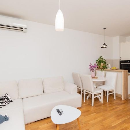 Lux City Apartment With Parking Подгориця Екстер'єр фото