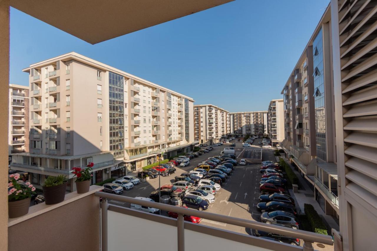 Lux City Apartment With Parking Подгориця Екстер'єр фото